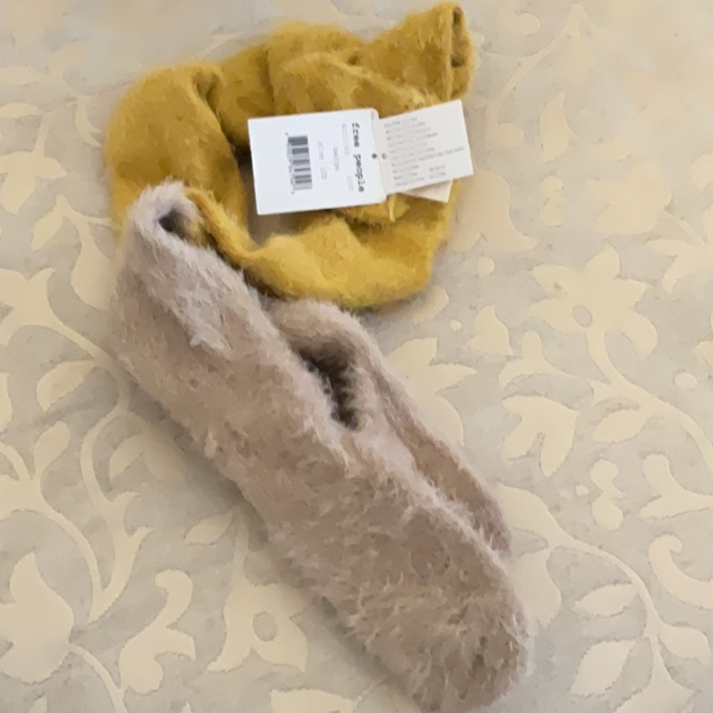 Free People Womens Over The Knee Fuzzy Two Tone Knit Socks Tan Yellow Furry NWT - Picture 5 of 5